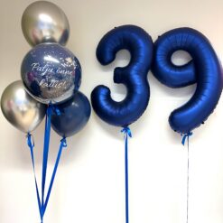 Kaks numbrit ja personaalne kombo tekstiga